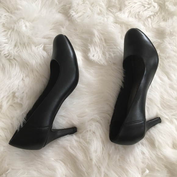 Black leather heels - Picture 2 of 2